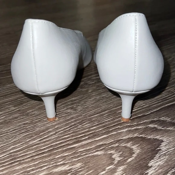 H & M Pointy Toe Kitten Heel - Picture 3 of 8